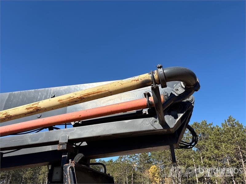 International on International 7600 SBA 8x4 Twin-Steer Concrete  Betonmixers en pompen