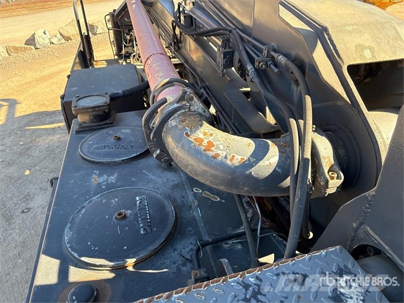 International on International 7600 SBA 8x4 Twin-Steer Concrete  Betonmixers en pompen