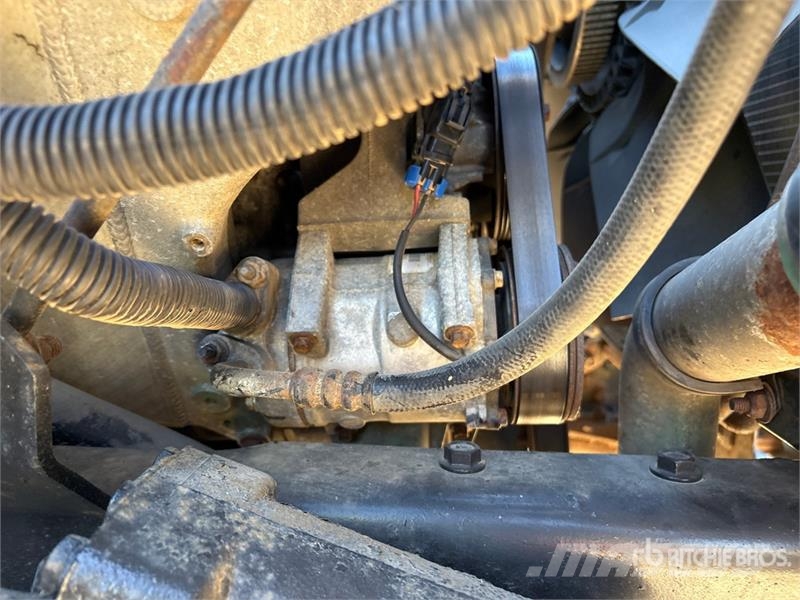 International on International 7600 SBA 8x4 Twin-Steer Concrete  Betonmixers en pompen