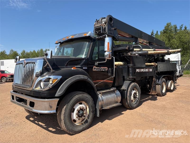 International on International 7600 SBA 8x4 Twin-Steer Concrete Автобетоновози