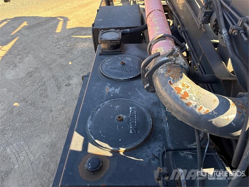 International on International 7600 SBA 8x4 Twin-Steer Concrete  Betonmixers en pompen