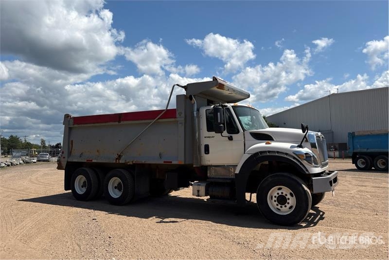 International WorkStar 7600 Camiones bañeras basculantes o volquetes