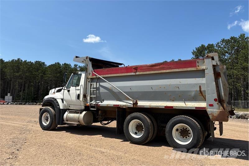 International WorkStar 7600 Camiones bañeras basculantes o volquetes