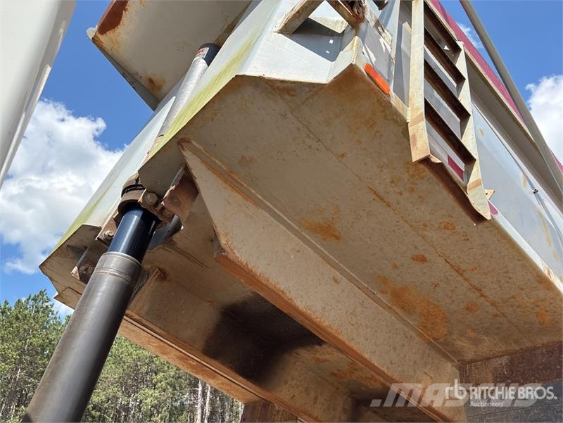 International WorkStar 7600 Camiones bañeras basculantes o volquetes