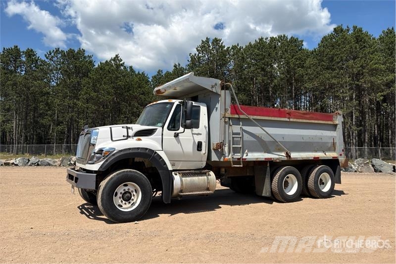 International WorkStar 7600 Camiones bañeras basculantes o volquetes
