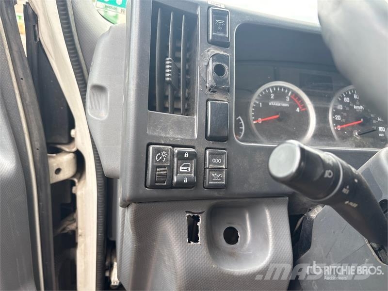 Isuzu NRR Cabinas