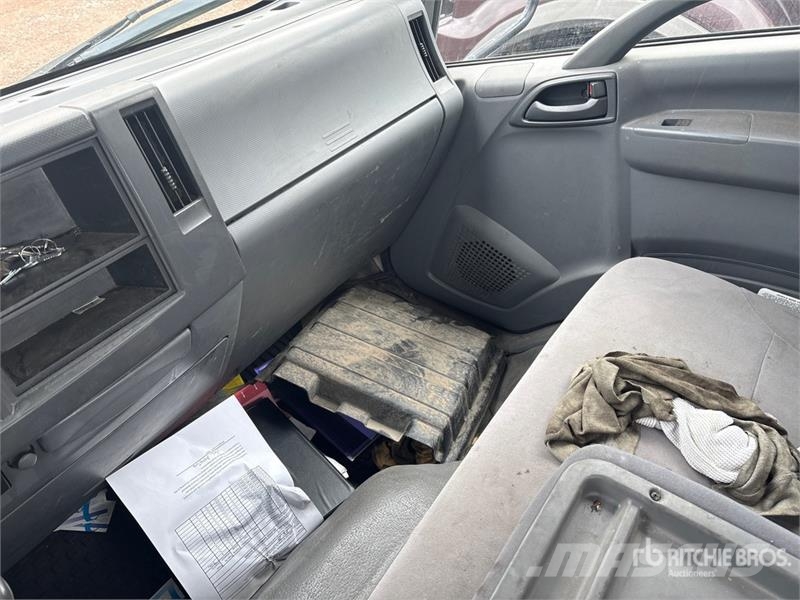 Isuzu NRR Cabinas