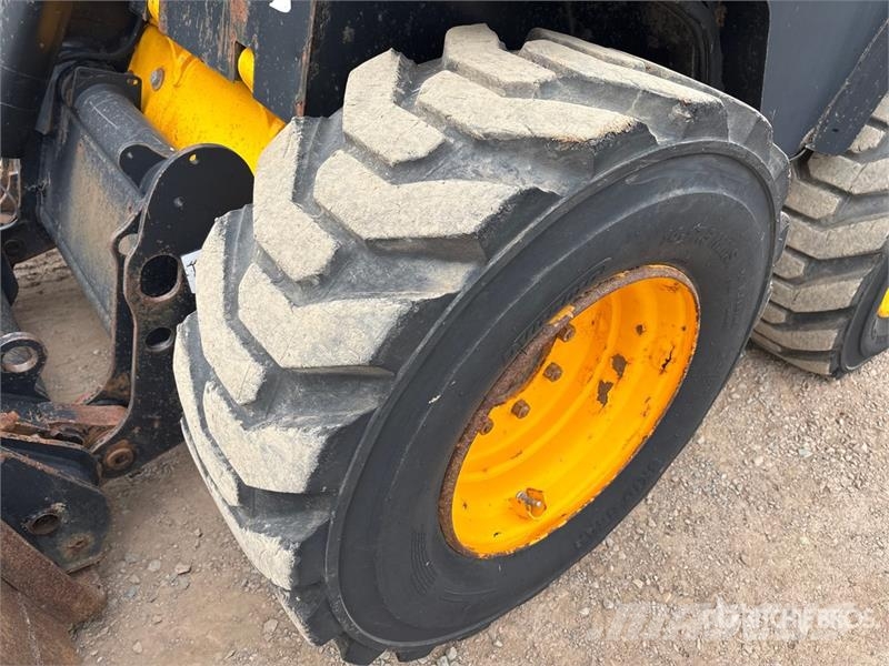 JCB 330 Two-Speed Skid Steer Loader Kompaktrakodók
