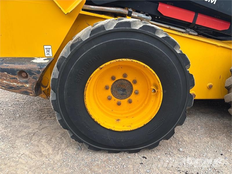 JCB 330 Two-Speed Skid Steer Loader Kompaktrakodók