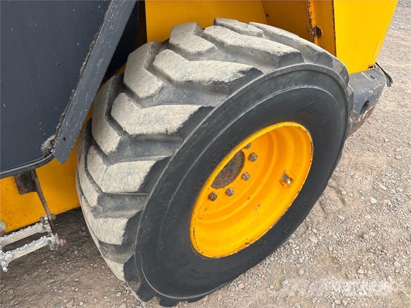 JCB 330 Two-Speed Skid Steer Loader Kompaktrakodók