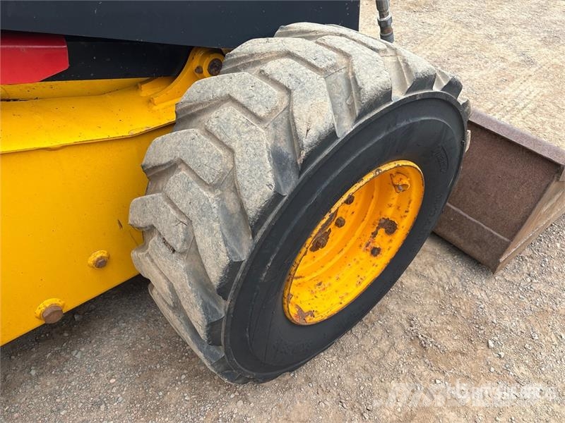 JCB 330 Two-Speed Skid Steer Loader Kompaktrakodók