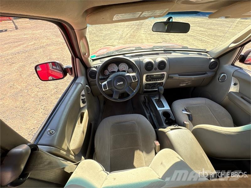Jeep Liberty Automašīnas