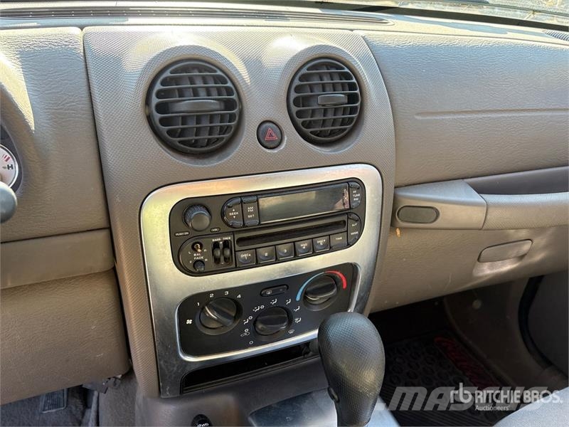 Jeep Liberty Automašīnas