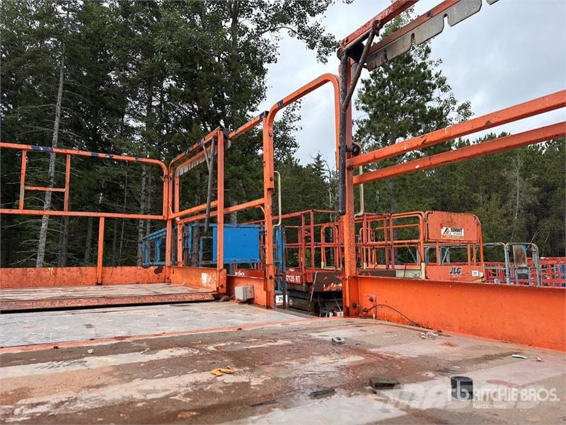 JLG 4394 RT 4x4 Dual Fuel Scissor Lift Nožnicové zdvíhacie plošiny