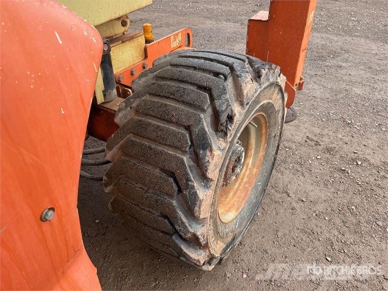 JLG 4394 RT 4x4 Dual Fuel Scissor Lift Nožnicové zdvíhacie plošiny