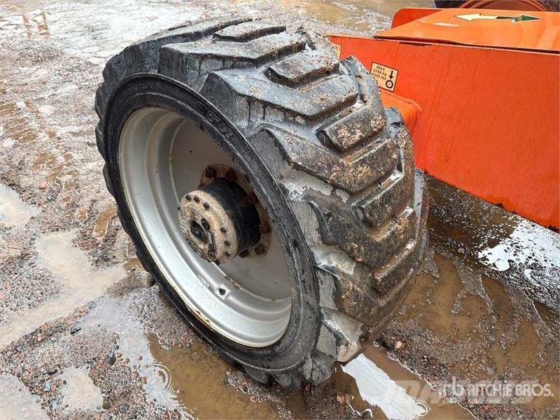 JLG 460SJ 2WD Dual Fuel Telescopic Boom Lift Nacelles télescopiques