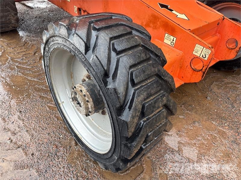 JLG 460SJ 2WD Dual Fuel Telescopic Boom Lift Nacelles télescopiques