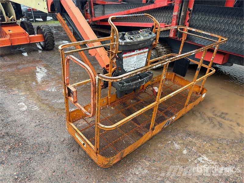 JLG 460SJ 2WD Dual Fuel Telescopic Boom Lift Nacelles télescopiques