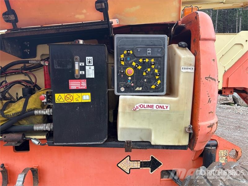 JLG 800 AJ 4WD Dual Fuel Articulating Boom Lift Gelenkteleskoparbeitsbühnen