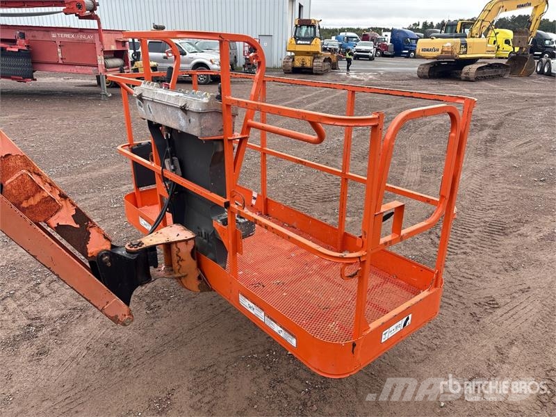JLG 800 AJ 4WD Dual Fuel Articulating Boom Lift Gelenkteleskoparbeitsbühnen