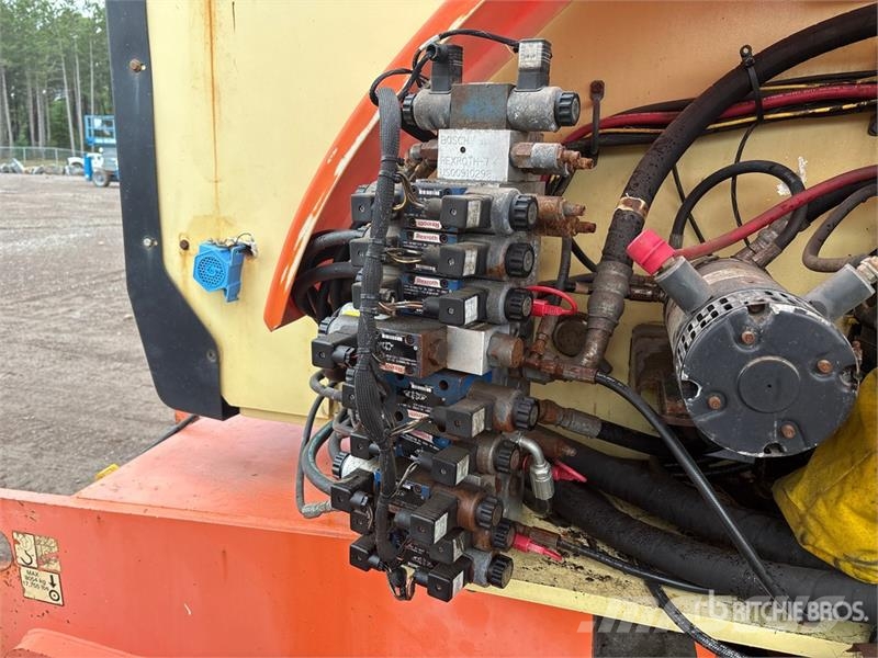 JLG 800 AJ 4WD Dual Fuel Articulating Boom Lift Gelenkteleskoparbeitsbühnen