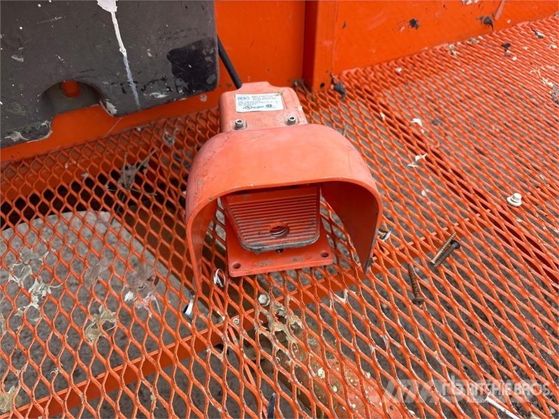JLG 800 AJ 4WD Dual Fuel Articulating Boom Lift Gelenkteleskoparbeitsbühnen