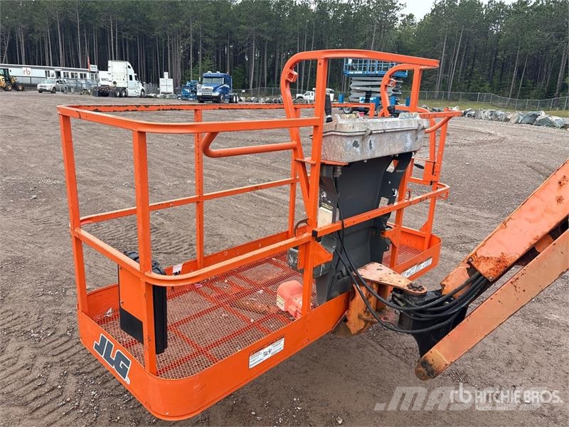 JLG 800 AJ 4WD Dual Fuel Articulating Boom Lift Gelenkteleskoparbeitsbühnen
