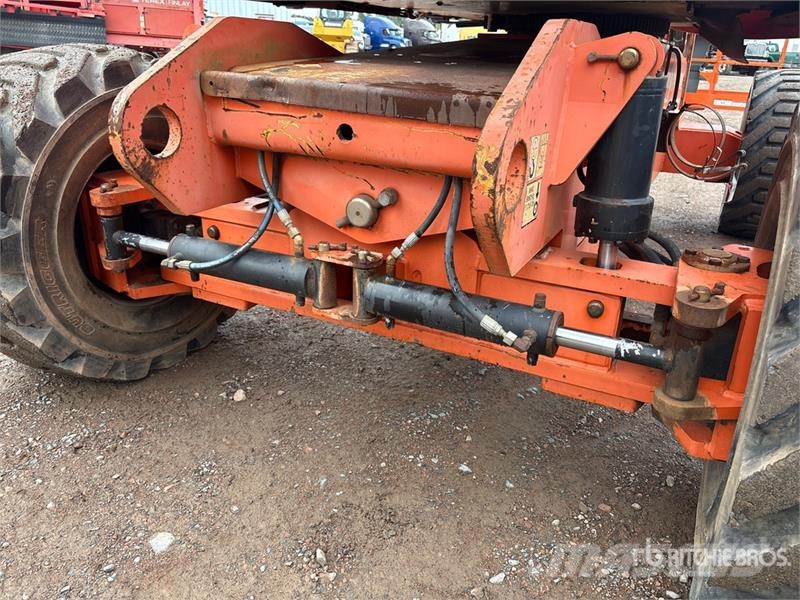 JLG 800 AJ 4WD Dual Fuel Articulating Boom Lift Gelenkteleskoparbeitsbühnen