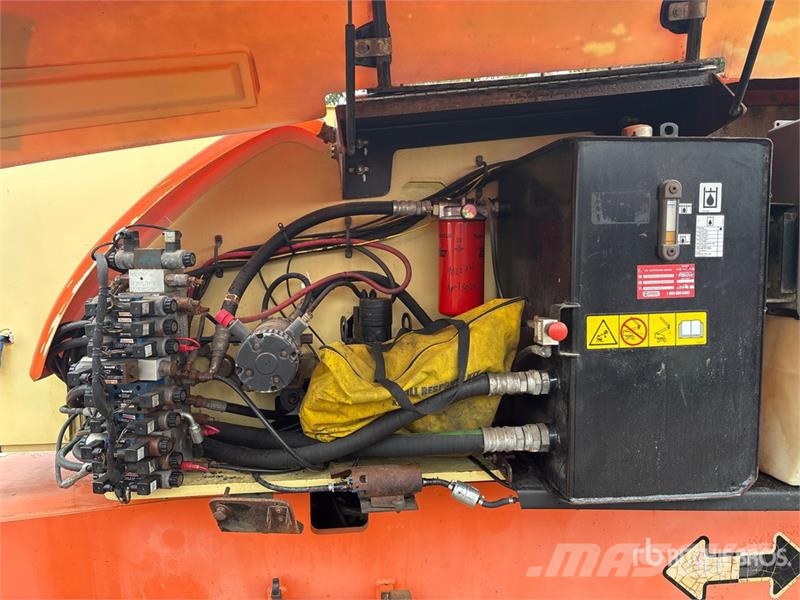 JLG 800 AJ 4WD Dual Fuel Articulating Boom Lift Gelenkteleskoparbeitsbühnen