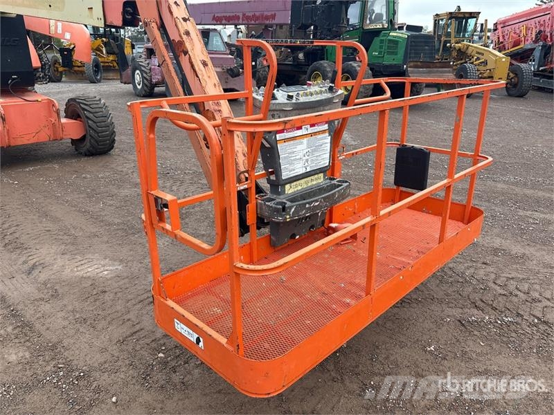 JLG 800 AJ 4WD Dual Fuel Articulating Boom Lift Gelenkteleskoparbeitsbühnen