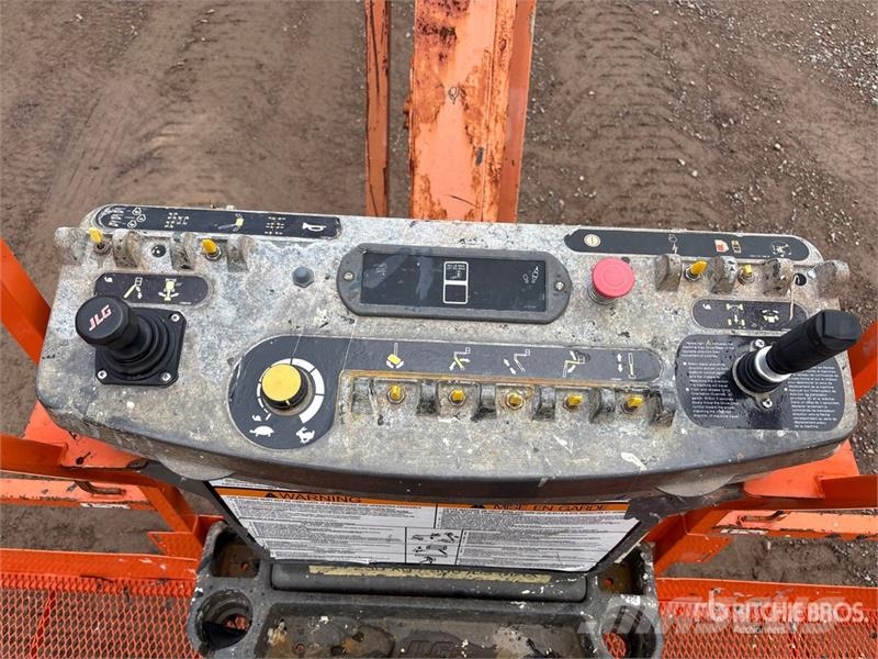 JLG 800 AJ 4WD Dual Fuel Articulating Boom Lift Gelenkteleskoparbeitsbühnen