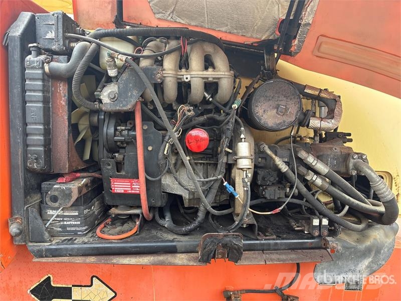JLG 800 AJ 4WD Dual Fuel Articulating Boom Lift Gelenkteleskoparbeitsbühnen