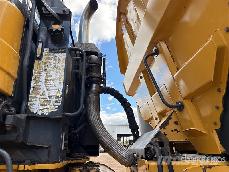 John Deere 250D Series II Articulated Dump Truck Dumper - Knickgelenk