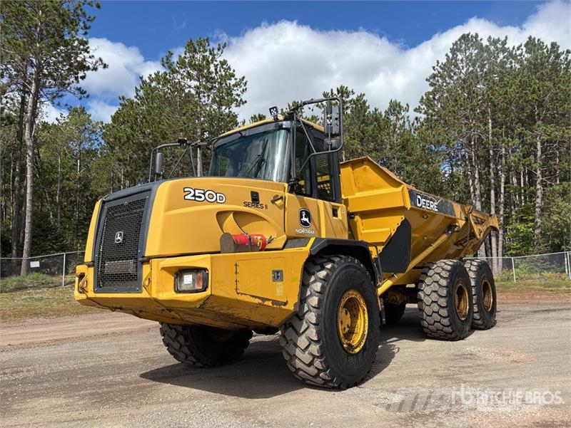 John Deere 250D Series II Articulated Dump Truck Dumper - Knickgelenk