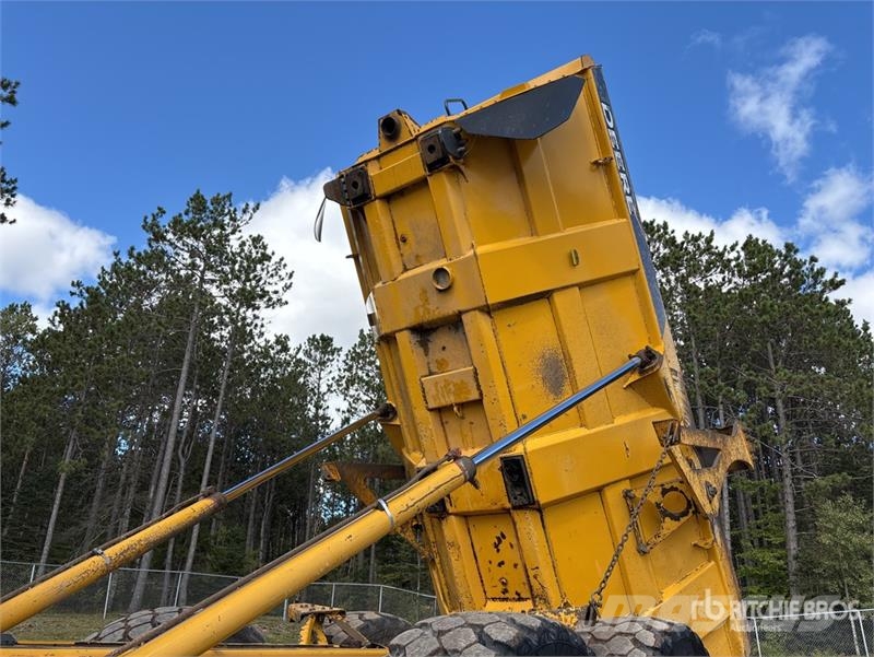 John Deere 250D Series II Articulated Dump Truck Dumper - Knickgelenk