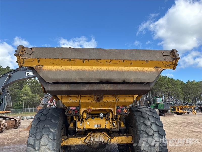John Deere 250D Series II Articulated Dump Truck Dumper - Knickgelenk