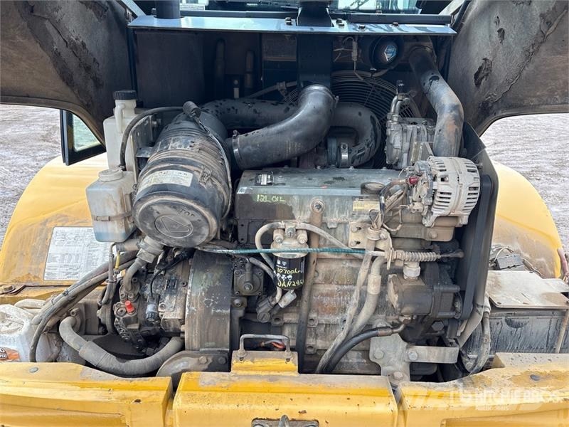 John Deere 304J 휠로우더