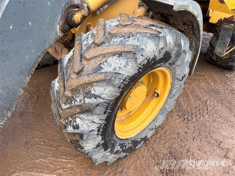 John Deere 304J 휠로우더