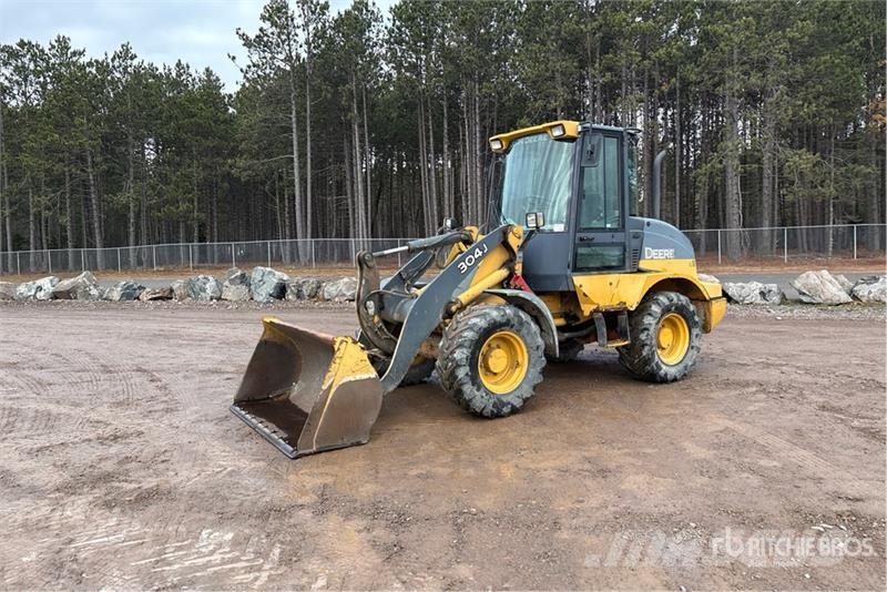 John Deere 304J 휠로우더
