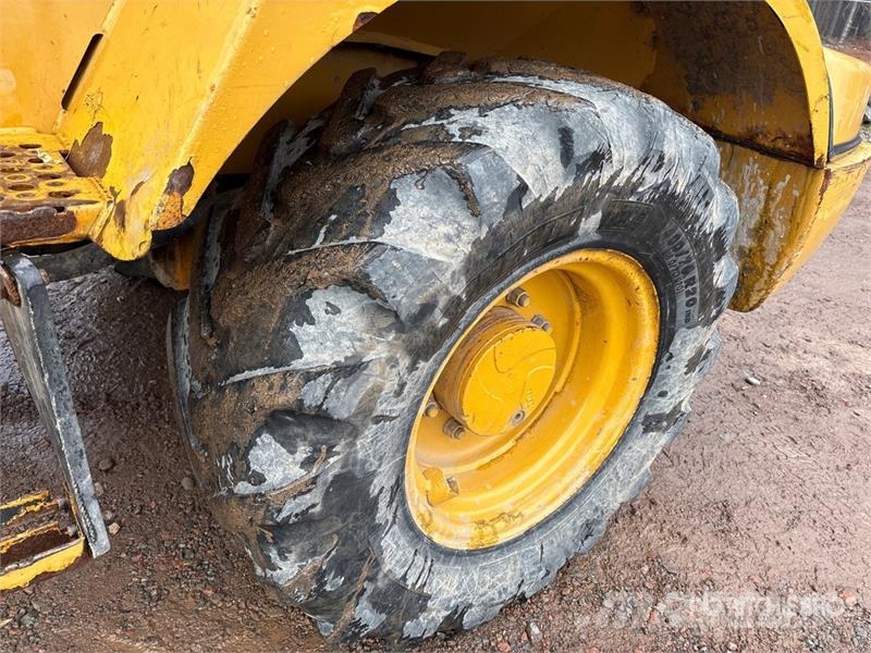 John Deere 304J 휠로우더