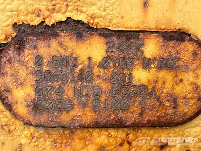 John Deere 304J 휠로우더