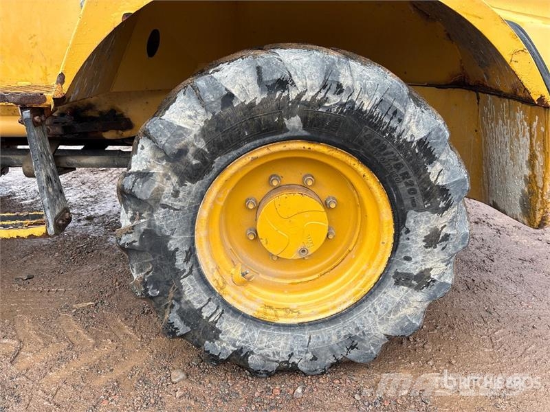 John Deere 304J 휠로우더