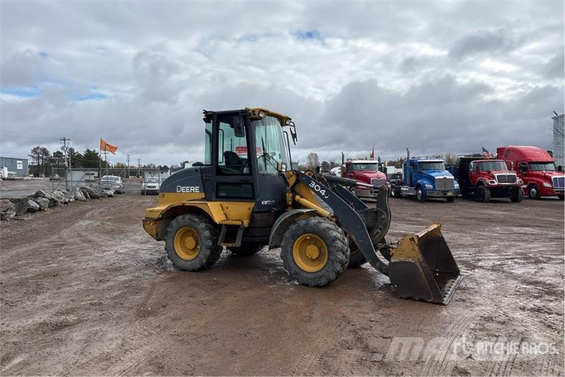 John Deere 304J 휠로우더