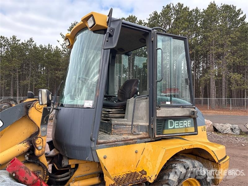 John Deere 304J 휠로우더
