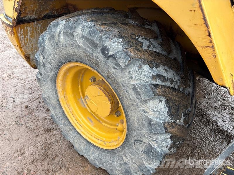 John Deere 304J 휠로우더