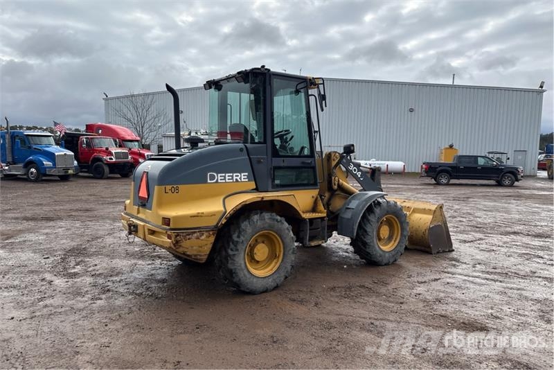 John Deere 304J 휠로우더