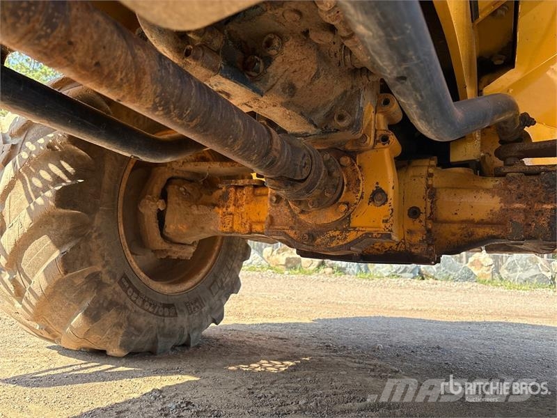 John Deere 304J Kolové nakladače