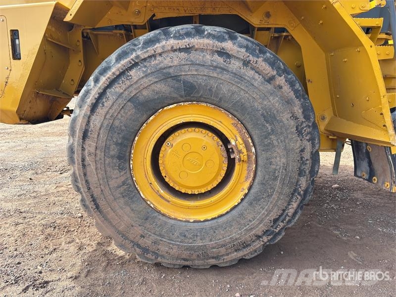 John Deere 350D Liigendraamiga pinnaseveokid