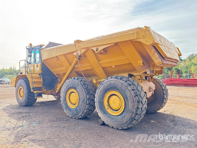 John Deere 350D Liigendraamiga pinnaseveokid