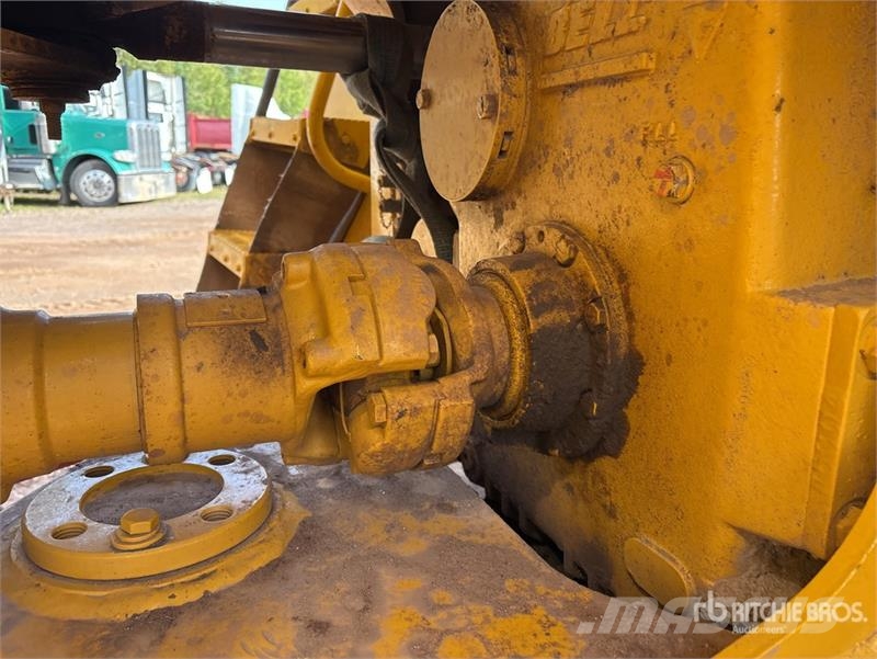 John Deere 350D Liigendraamiga pinnaseveokid